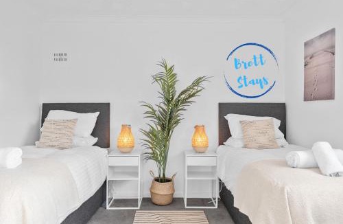 Severn Beach House | Contractor Accommodation 4 Bedroom House Sleeps 7 Free Van Parking Near Avonmouth Docks