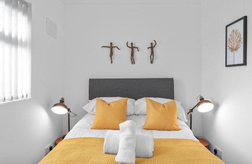 Severn Beach House | Contractor Accommodation 4 Bedroom House Sleeps 7 Free Van Parking Near Avonmouth Docks