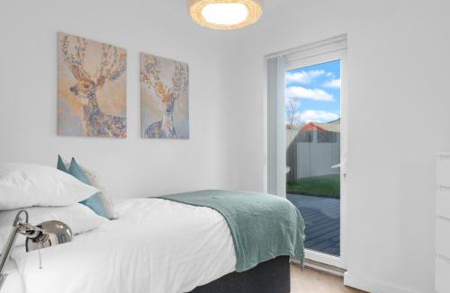 Severn Beach House | Contractor Accommodation 4 Bedroom House Sleeps 7 Free Van Parking Near Avonmouth Docks