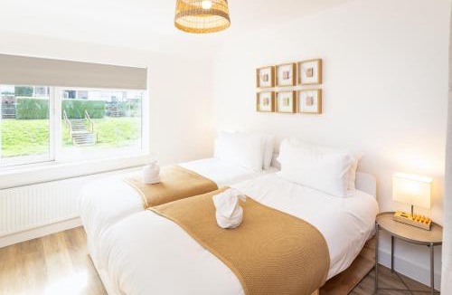 Severn Beach Apartment | Contractor Accommodation Avonmouth 3 Bedroom House Sleeps 6 Free Van Parking