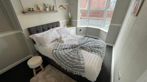 Smethwick House | Contractor Accommodation Birmingham Large 6BR Free Parking