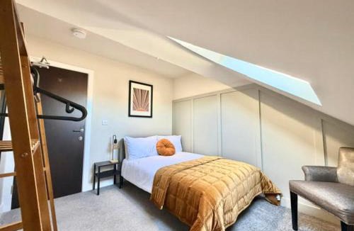 Worksop House | Contractor Accommodation Sleeps 7 - 4 Bathrooms - Parking For 3 Vans - Worksop