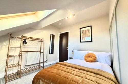 Worksop House | Contractor Accommodation Sleeps 7 - 4 Bathrooms - Parking For 3 Vans - Worksop