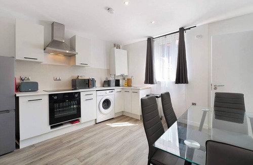 North Bitchburn House | Contractor friendly2BR Great Wi-Fi by Stay With Us