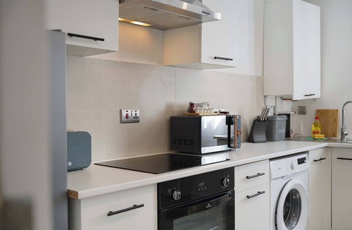 North Bitchburn House | Contractor friendly2BR Great Wi-Fi by Stay With Us