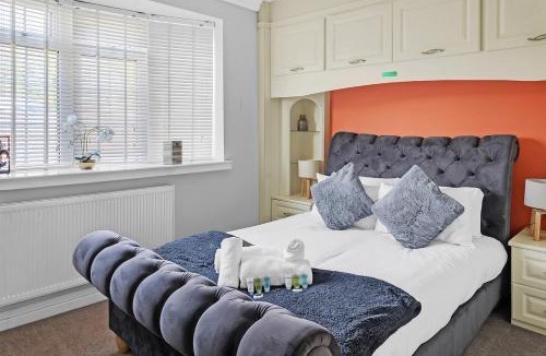 Wraysbury House | Contractor House - Heathrow & M25, Parking, Wi-Fi