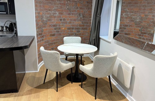 Liverpool City Centre Apartment | Contractor Mid week bookers