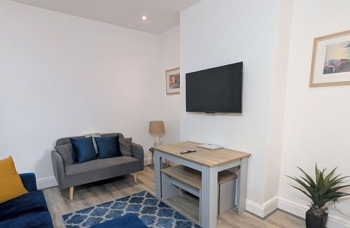 Wolverhampton House | Contractors 4BR Home, Newly Refurb, Nr Centre
