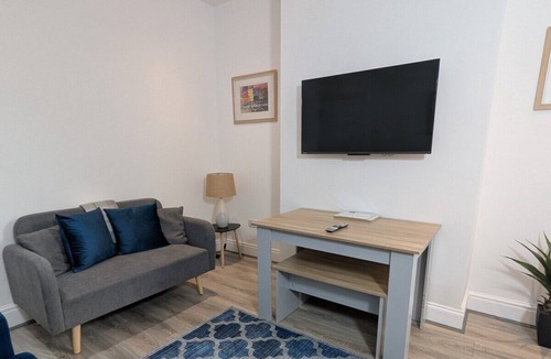 Wolverhampton House | Contractors 4BR Home, Newly Refurb, Nr Centre