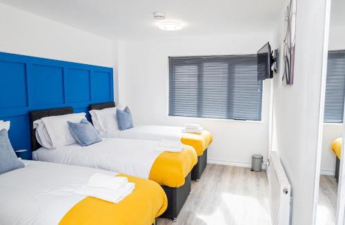 Basingstoke House | Contractors 8 Beds 3 Bath Parking Monthly Discount