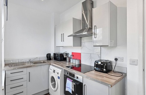 Nottingham Apartment | Convenient 2-Bed Apt for Families & Professionals