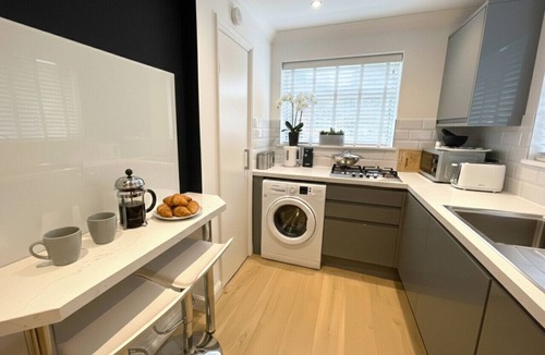 Cambridge Apartment | Convenient 2 bed within Easy Walk to Addenbrookes