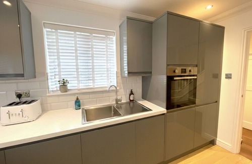 Cambridge Apartment | Convenient 2 bed within Easy Walk to Addenbrookes