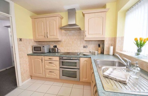 Preston Apartment | Convenient 2 Bedroom Apartment in Preston w WiFi
