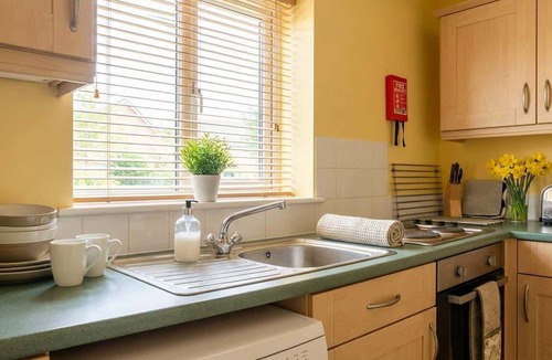 Preston Apartment | Convenient 2 Bedroom Apartment in Preston w WiFi