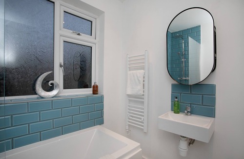 Mapperley House | Convenient 3 Bedroom House With Parking