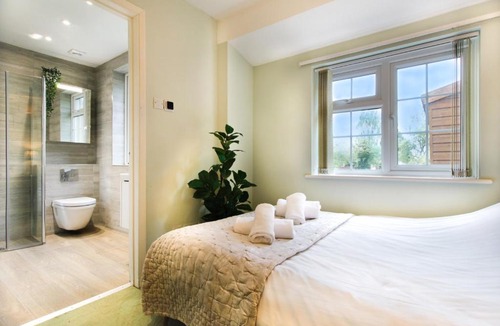 Cambridge Apartment | Convenient Studio near Addenbrookes with Parking
