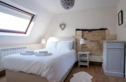 Cheltenham House | Converted 17th century barn with garden parking - Pass the Keys