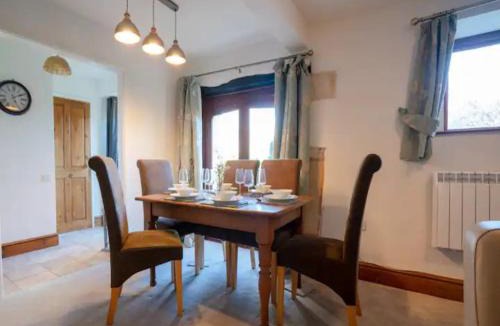 Cheltenham House | Converted 17th century barn with garden parking - Pass the Keys