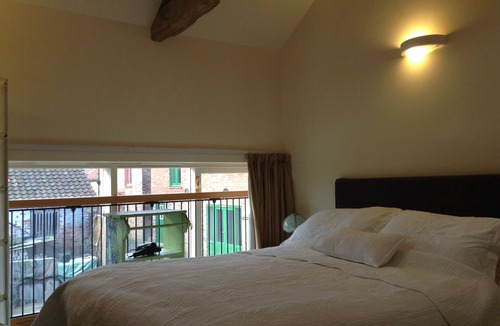 Alne House | Converted farmstead that sleeps 26; 6 showers, 2 baths;table tennis; sauna; gym.
