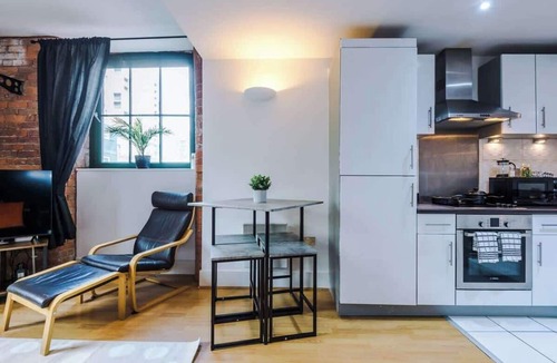 Manchester City Centre Apartment | Converted Mill for 4 | Castlefield | Historical
