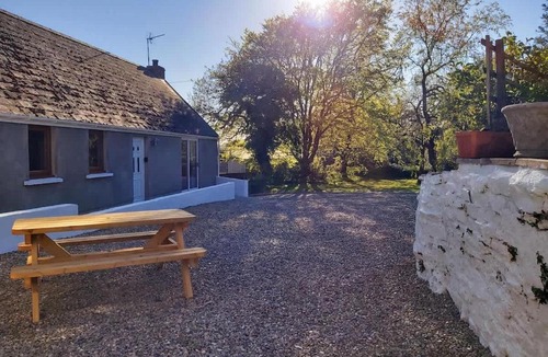 Kilgetty House | Converted Stables at Peaceful Family Farm Stay