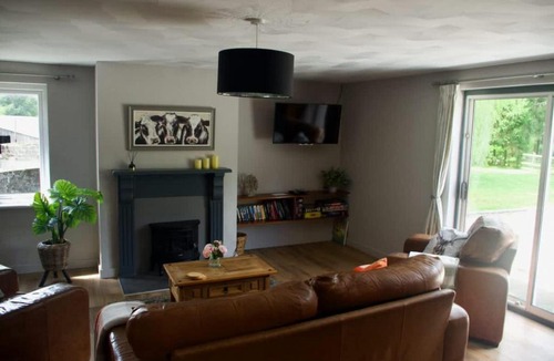 Kilgetty House | Converted Stables at Peaceful Family Farm Stay