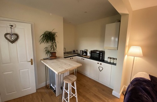 Pontefract Cottage | Converted Stables - Pet Friendly - Enclosed Garden