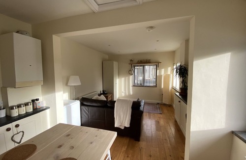 Pontefract Cottage | Converted Stables - Pet Friendly - Enclosed Garden