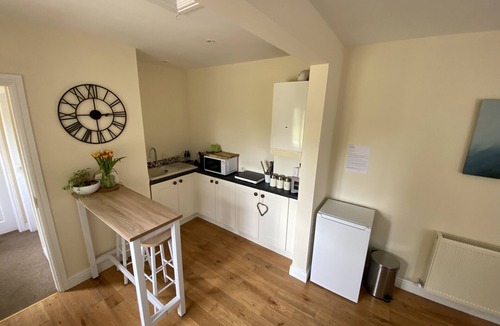 Pontefract Cottage | Converted Stables - Pet Friendly - Enclosed Garden