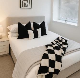 Waterloo Apartment | Copper Suite - 2Bed Elegance - Parking