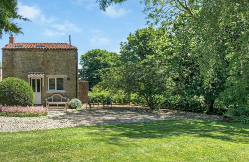 Potter Brompton House | Corn Stook - 16867