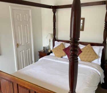Witney House | Corncroft Guest House