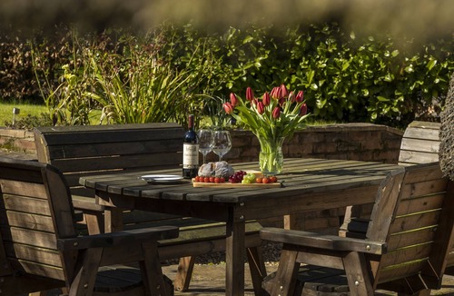 Harvington Cottage | Corner Thatch - Worcestershire, a charming cottage sleeps 4 guests in 2 bedrooms