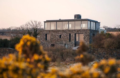 Wadebridge Villa | Cornish coastal Property tucked behind stunning quarry landscape