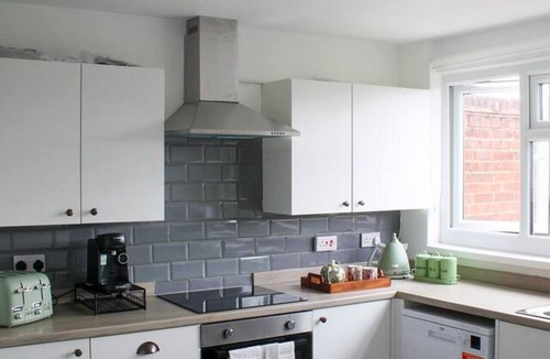 Tewkesbury Apartment | Cosy 3BR Flat With Free Parking Near Marina