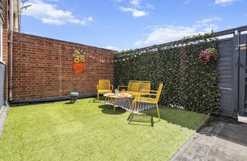 Tewkesbury Apartment | Cosy 3BR Flat With Free Parking Near Marina