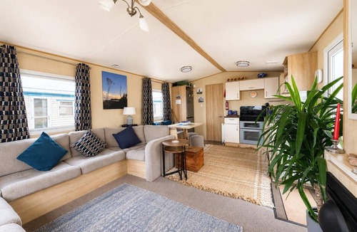 Kessingland House | Cosy 6 berth caravan with side decking at Kessingland Beach, Suffolk ref 90031SV