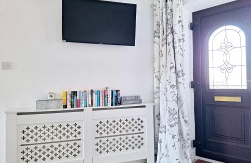 Axminster Apartment | Cosy Axminster Studio with Extra Beds