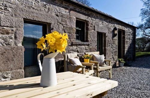 Hurdlow Cottage | Cosy barn conversion, surrounded by amazing countryside views, perfect for couples.