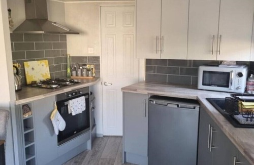 Llanrhystud House | Cosy caravan on championship golf course, ideal for a relaxing break