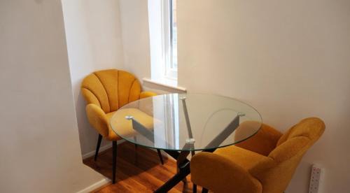 Northampton Apartment | Cosy Central Flat Perfect for Work Stays
