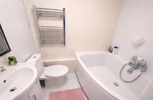 Sutton Central House | Cosy Double Room in Shared Flat