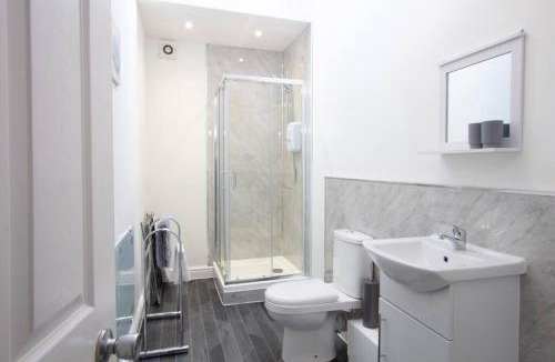 Swinton Apartment | Cosy & Fully Equipped Cottage in Swinton