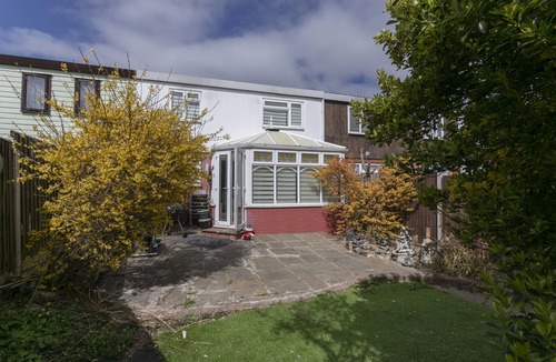 Vange House | *Cosy*Spacious*Wifi*Clean*Close2City*Parking*