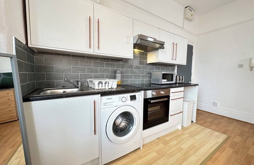 Edgbaston Apartment | Cosy Studio Escape in Harborne with Netflix