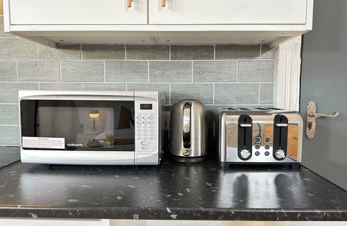 Edgbaston Apartment | Cosy Studio Escape in Harborne with Netflix