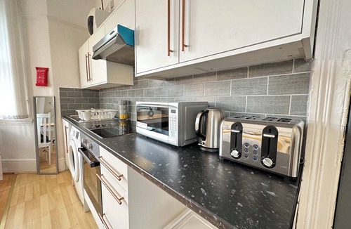 Edgbaston Apartment | Cosy Studio Escape in Harborne with Netflix