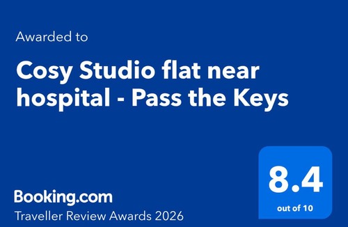 Westcliff-on-Sea Apartment | Cosy Studio flat near hospital - Pass the Keys