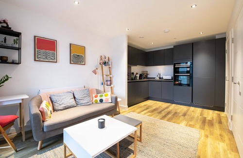 Markhouse Apartment | Cosy Studio flat with a Balcony - Pass the Keys